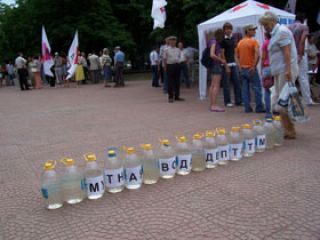 ����� ����