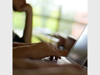 ������ �� ��������� �������� 60-������ ���������� ��������� � 12 ����� ������